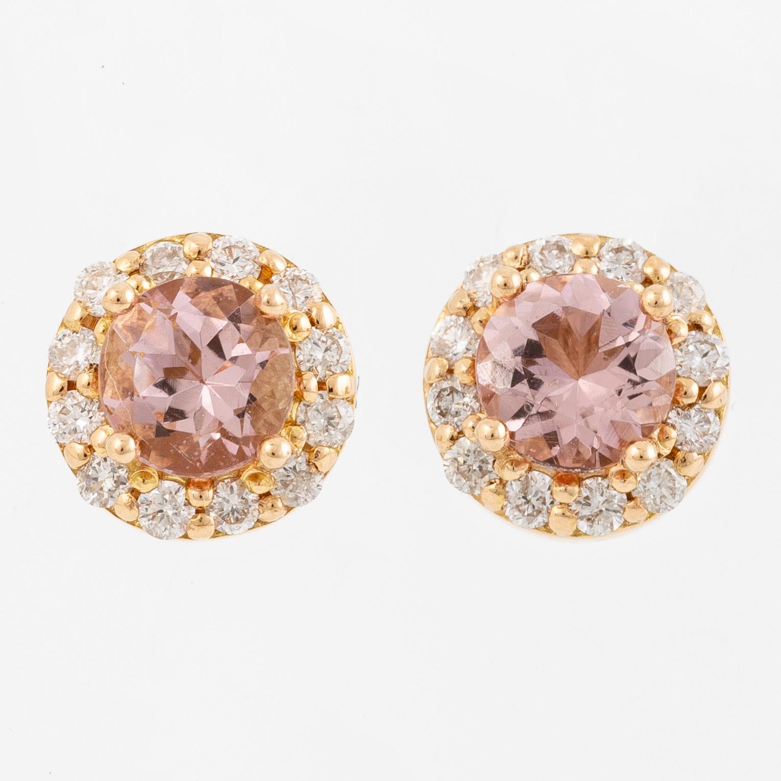 Örhängen 18K guld med morganiter och små briljantslipade diamanter.