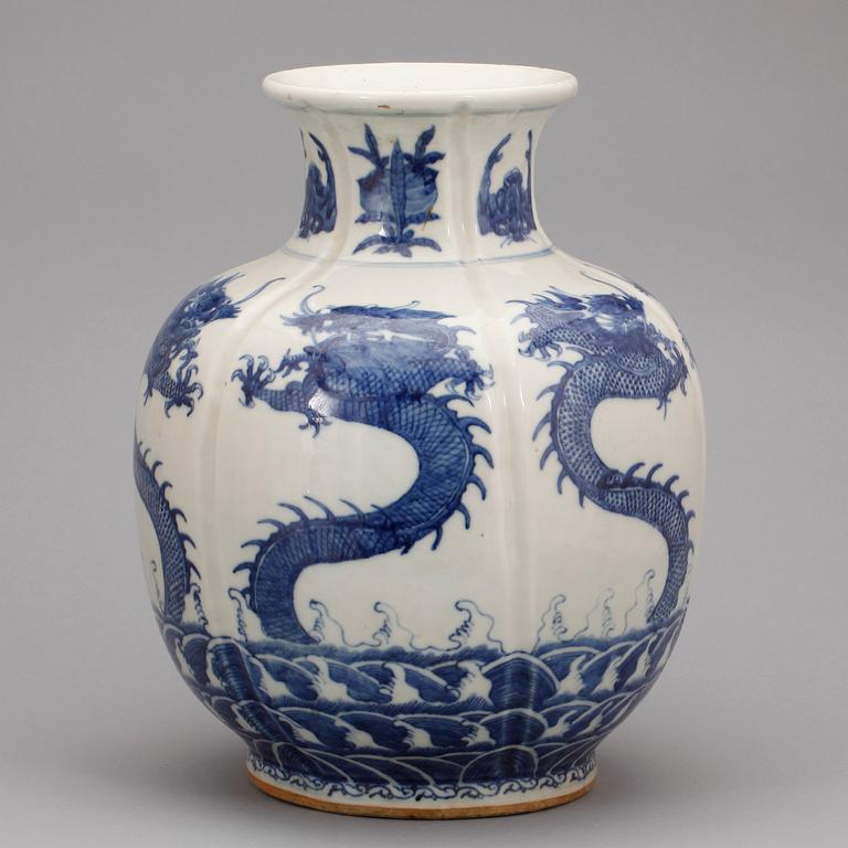 VAS, porslin, Kina, 1800-talets slut.