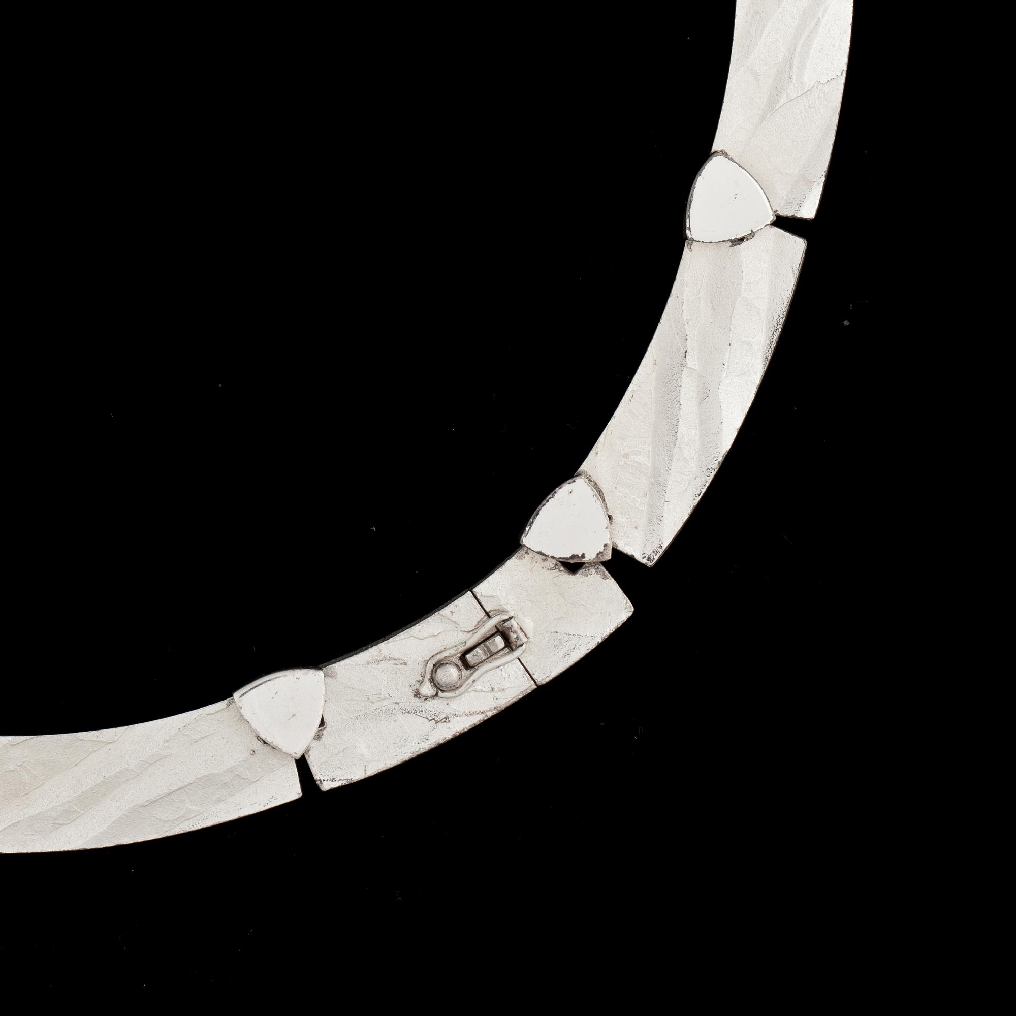 COLLIER, sterlingsilver, Lapponia, Finland, 2001. Vikt ca 73g.