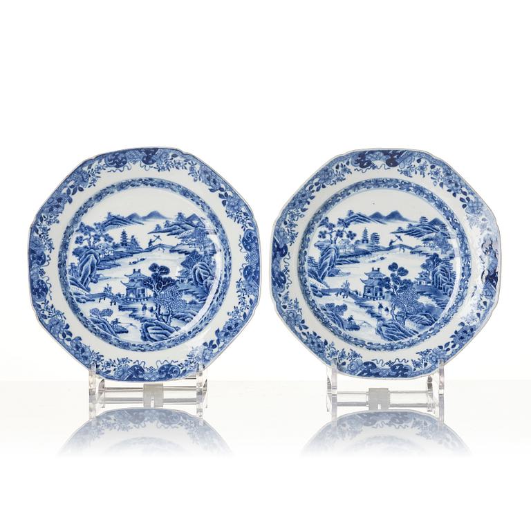 A matched set of 8 blue and white dishes, Qing dynasty, Qianlong (1736-95).