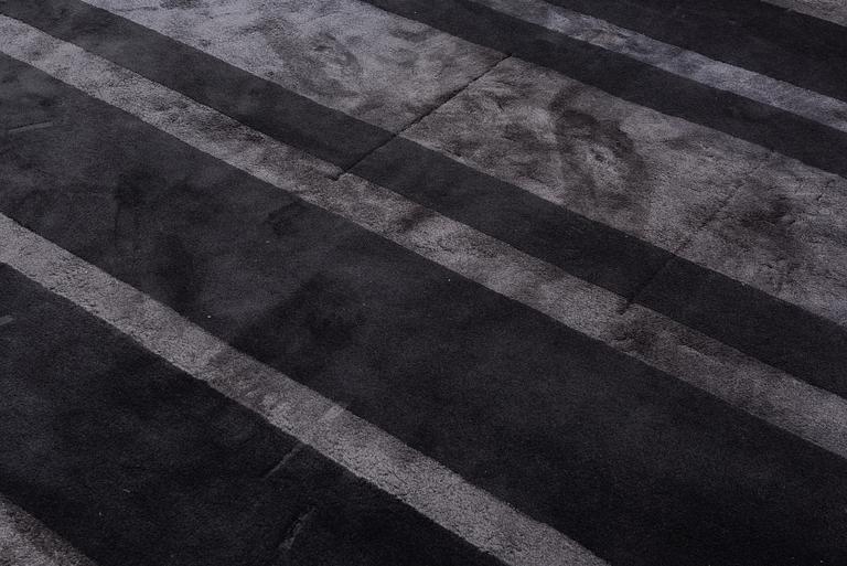 Rodolfo Dordoni, Matta, "Dibblets Barcode", Minotti, Italien. ca 400 x 300 cm.