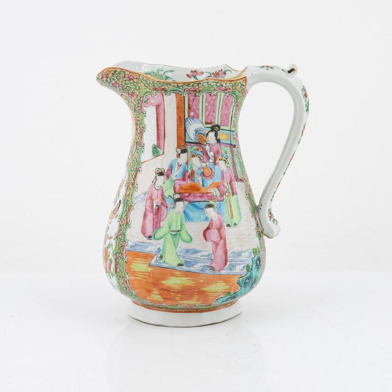 A porcelain jug, China, around 1900.