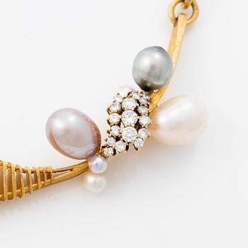 Karlheinz Sauer a necklace 18K gold and opal with cultured pearls and round brilliant-cut diamonds.