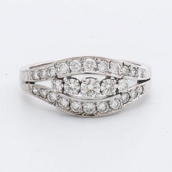 RING 18K whitegold brilliant-cut diamonds 0,85 ct engraved.