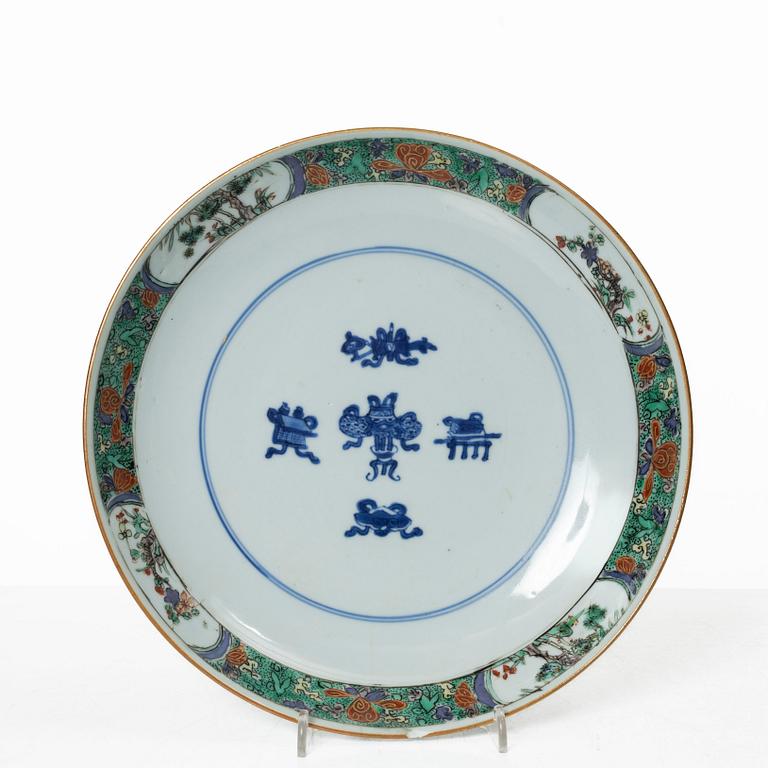 A pair of Chinese famille verte dishes, Qing dynasty, 18th century.
