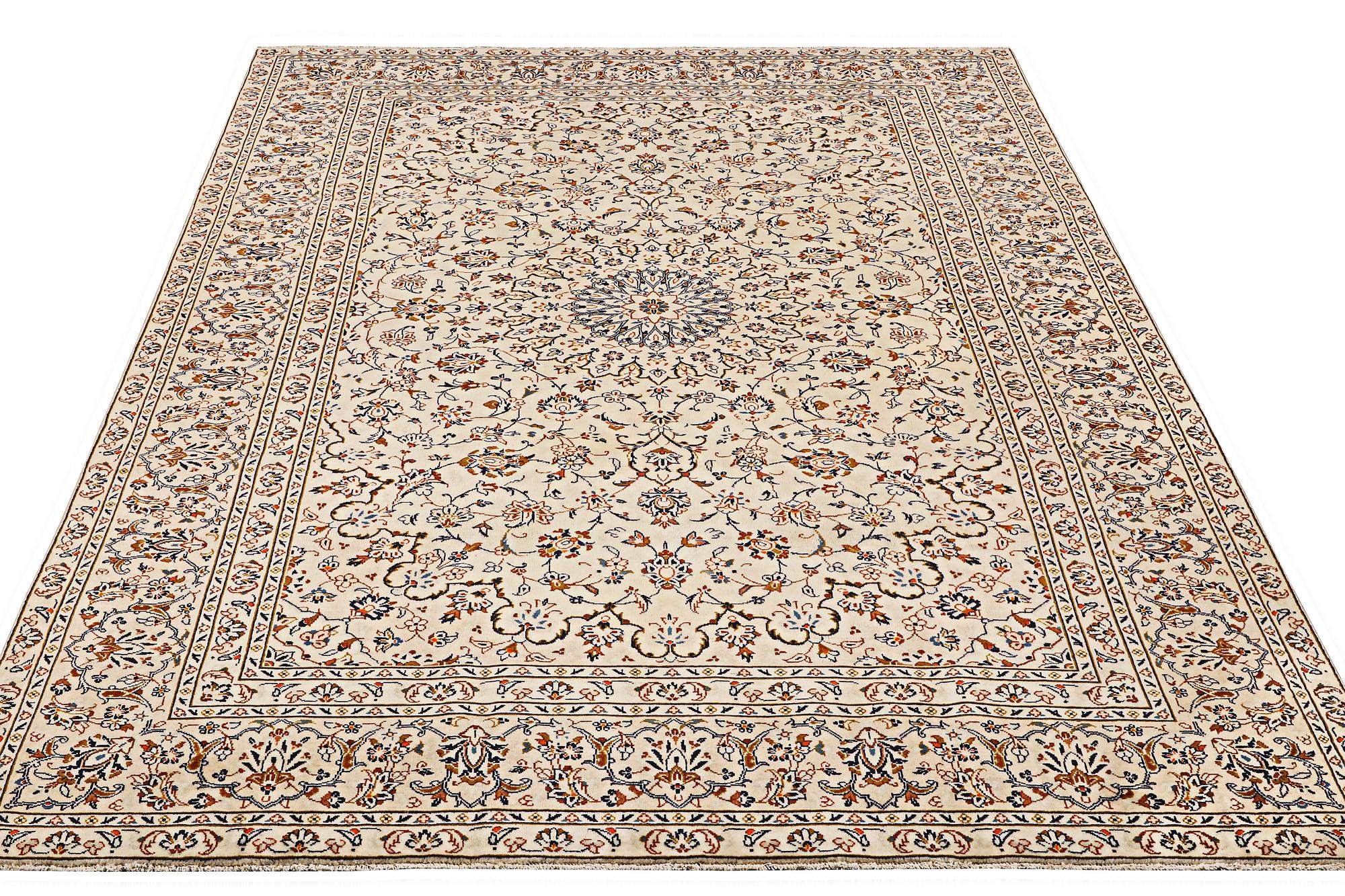 Matta, Keshan, ca 352 x 240 cm.