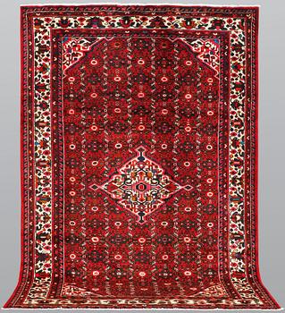 A carpet, Hamadan, ca 301 x 211 cm.