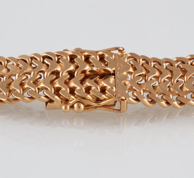 COLLIER, 18K guld, med cabochonslipad korall och lapis lazuli samt åttkantslipade diamanter. Vikt 76,9 gram.