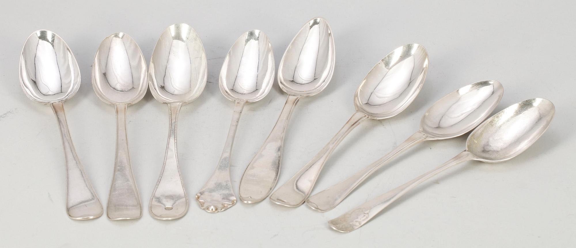 SKEDAR, 8 st, silver, 1700-tal. Bl a Arvid Vernström Eksjö (1778-1811) Tot vikt ca 445g.