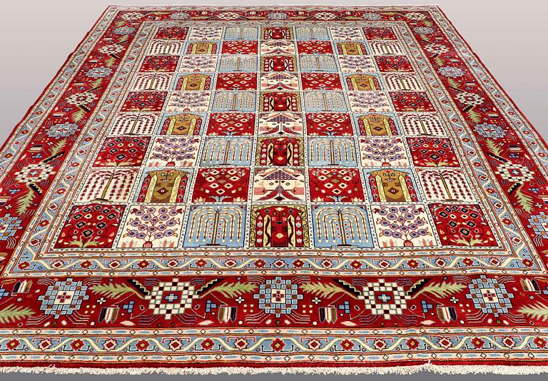 A CARPET, Sarouk, 405 x 292 cm.