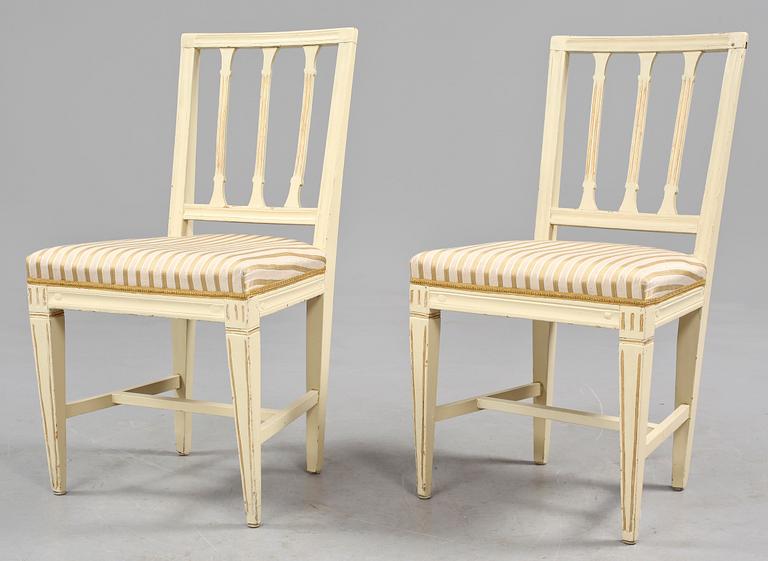 STOLAR, ett par, sengustavianska provinsarbeten, 1800-talets första hälft.