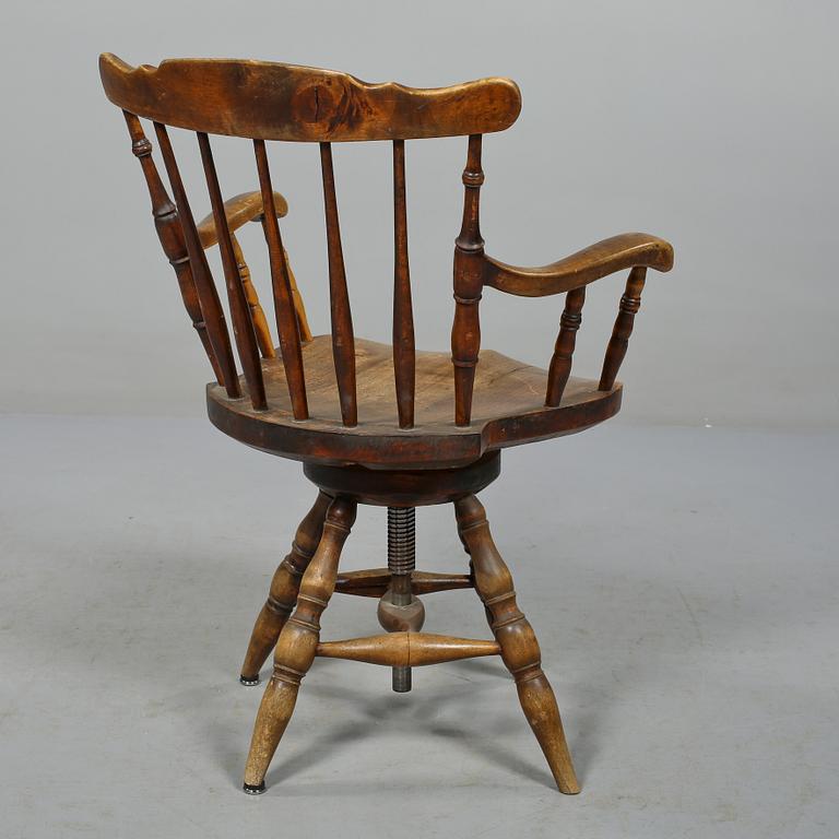 SKRIVBORDSSTOL, 1900-talets första hälft.