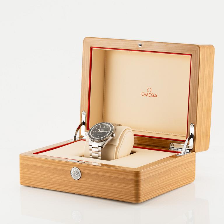 Omega, Seamaster 300, Master Co-Axial, Chronometer, armbandsur, 41 mm.