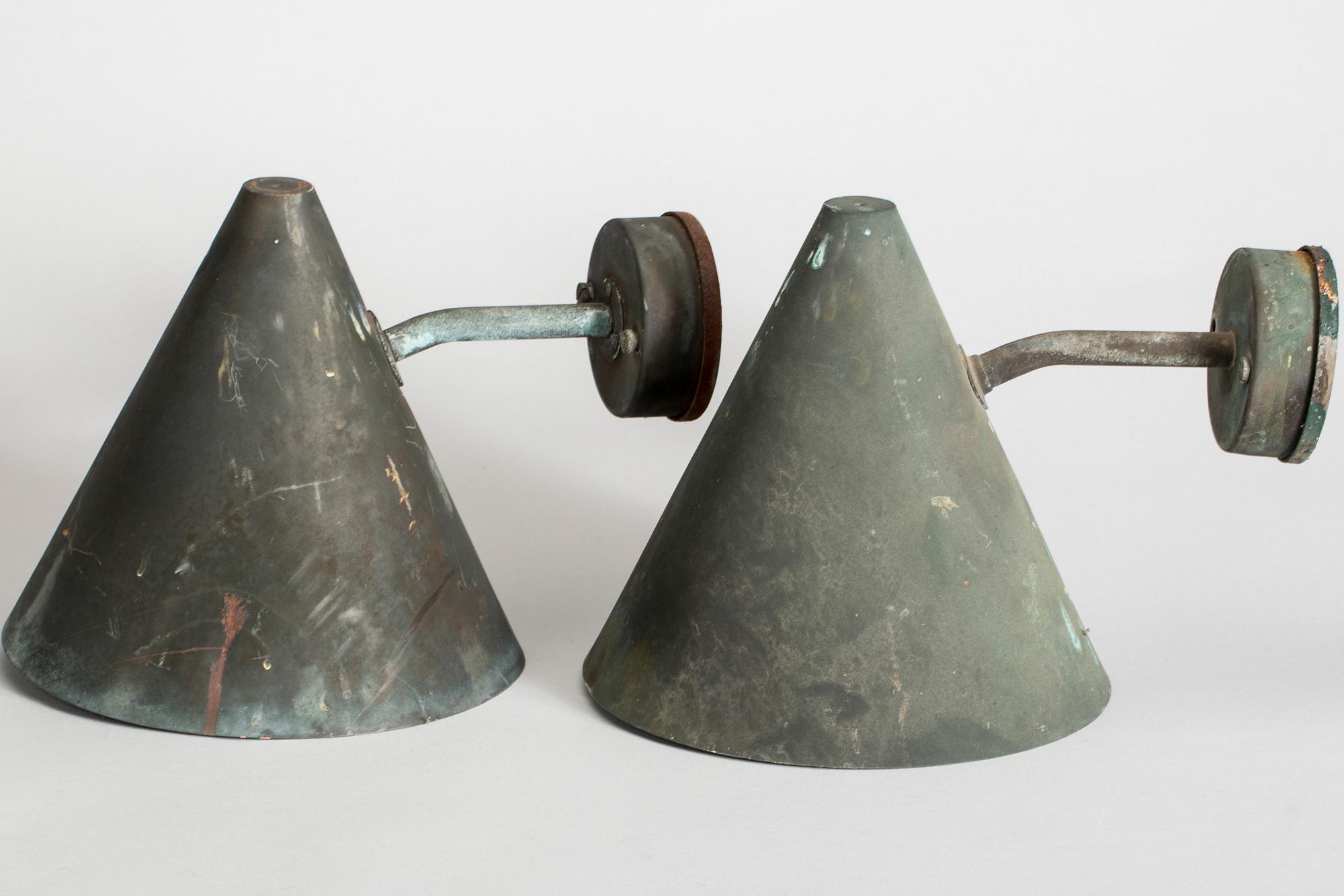VÄGGLAMPOR, 2 st, för utomhusbruk, "Tratten", Hans Agne Jakobsson, Markaryd, 1900-talets andra hälft.