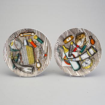 FORNASETTI, tallrikar, 6 st, "Oggetti Caccia", flintgods, Milano, Italien, 1950/60-tal.