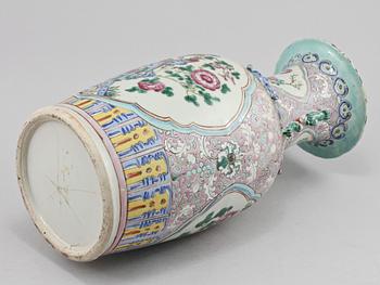 URNA, porslin, Kina, omkring 1900.