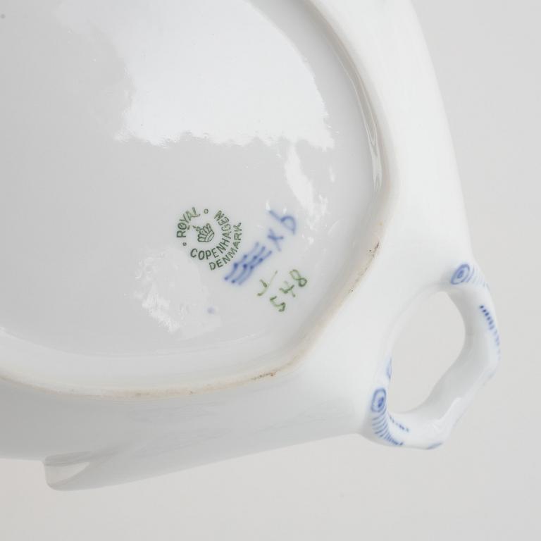 Royal Copenhagen, a 14-piece porcelain tea service, 'Musselmalet', Denmark.