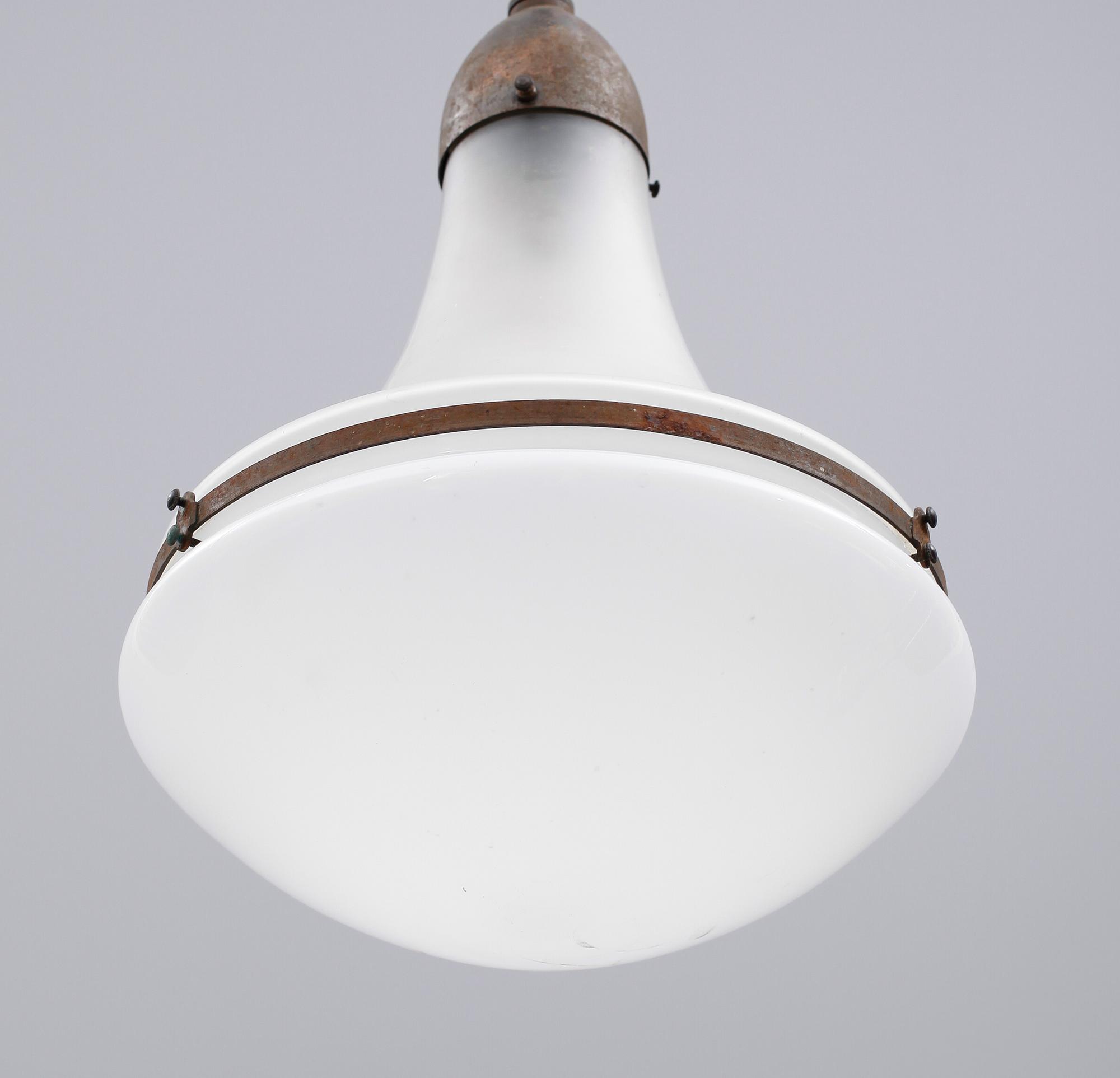 TAKLAMPA, 1900-talets första hälft. Höjd 52 cm.