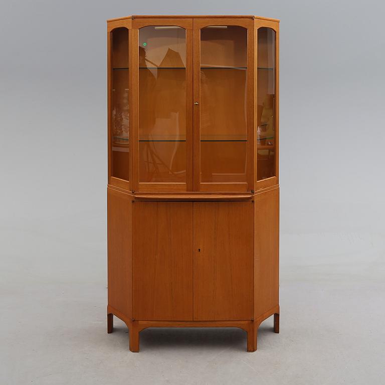 VITRINSKÅP, "Undantaget", Carl Malmsten, 1900-talets andra hälft.