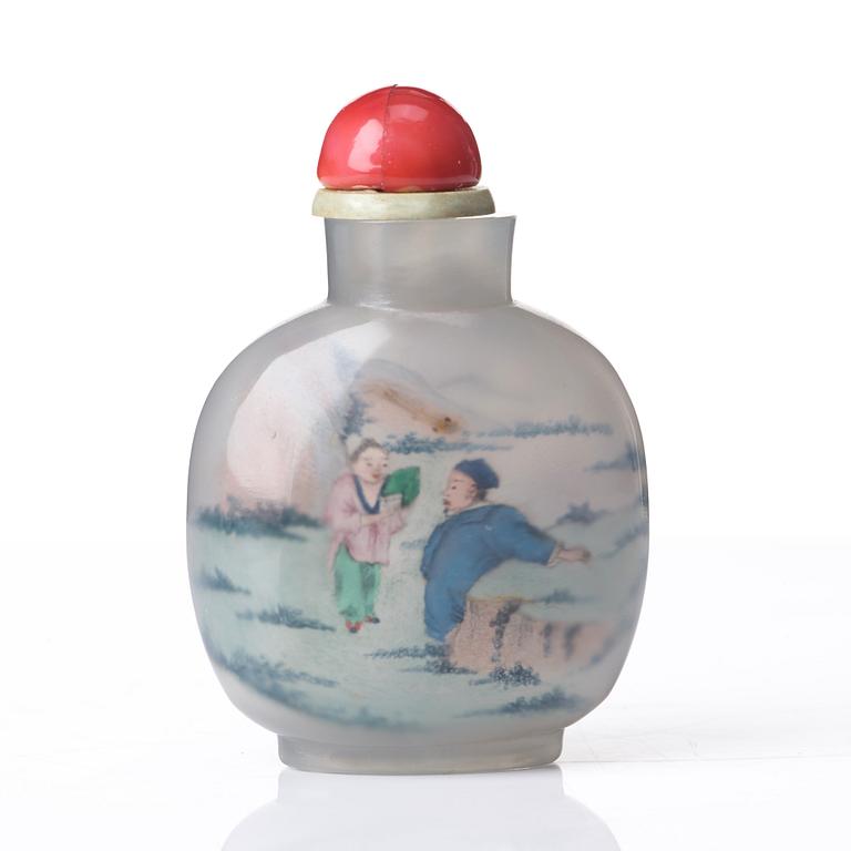 A inside painted snuff bottle with stopper, China, circa 1900.