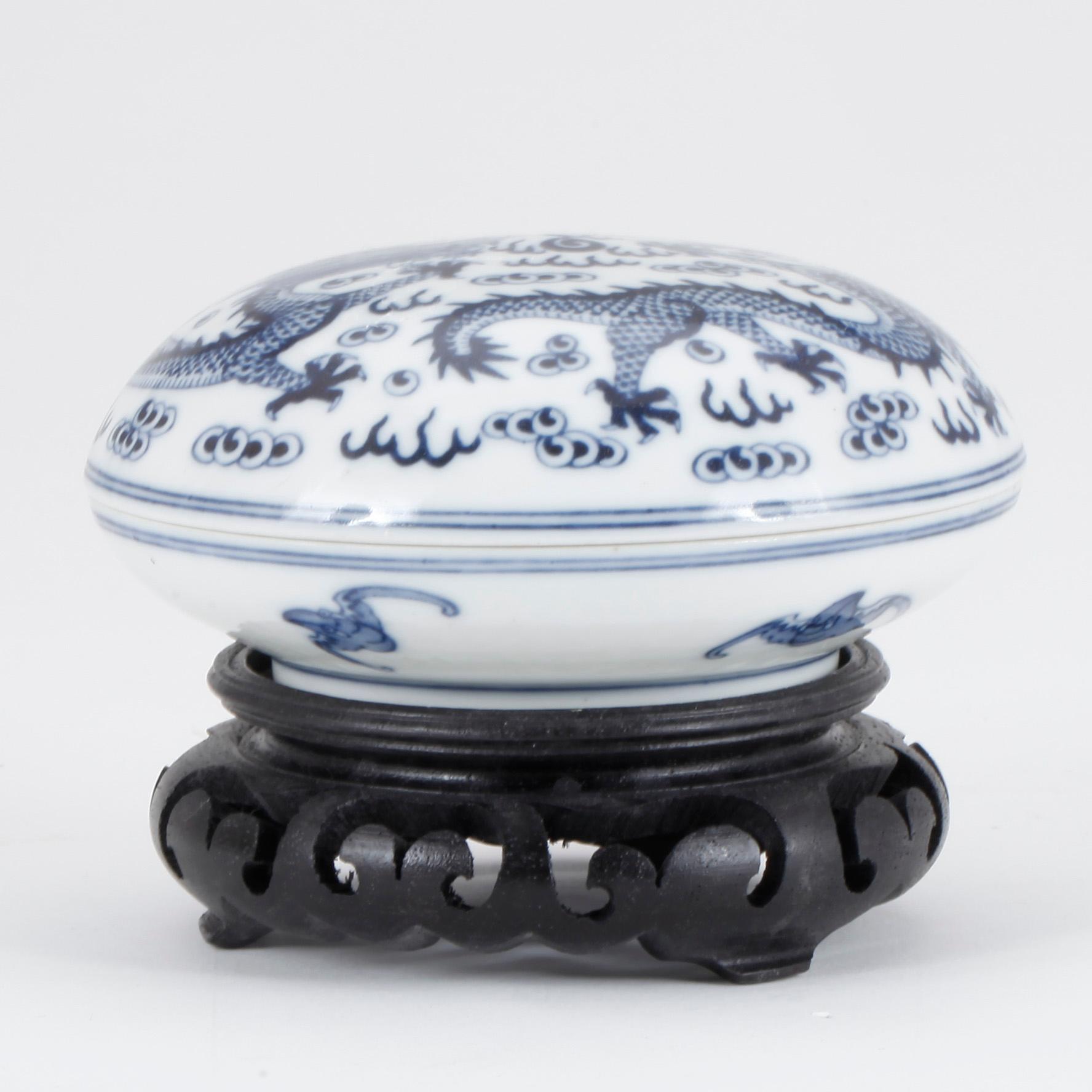 ASK MED LOCK. Porslin, Kina.