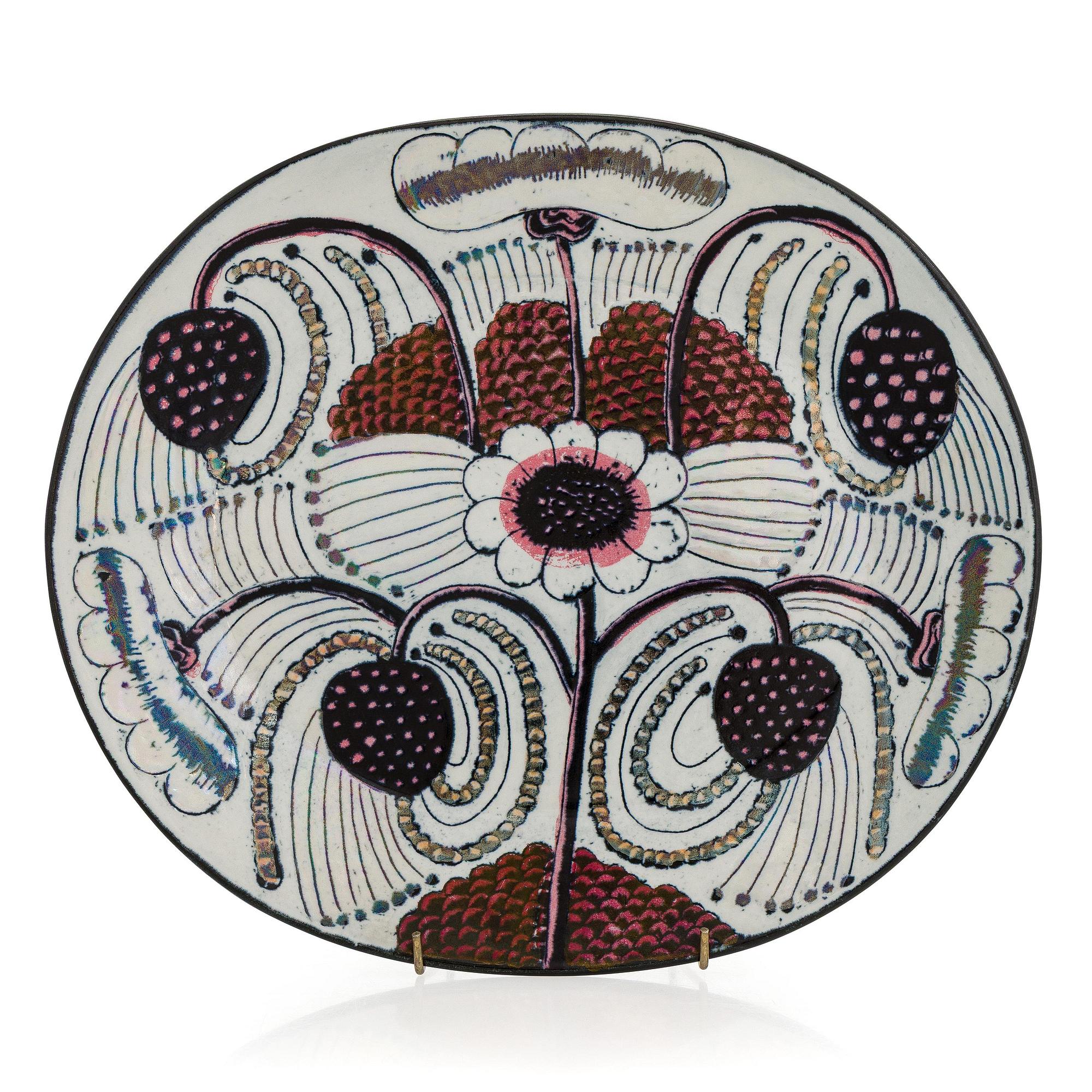 Birger Kaipiainen, A decorative porcelain dish, signed Kaipiainen Arabia.