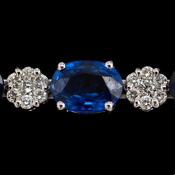 COLLIER, fasettslipade blå safirer, tot. 36.50 ct och briljantslipade diamanter, tot. 3.77 ct.