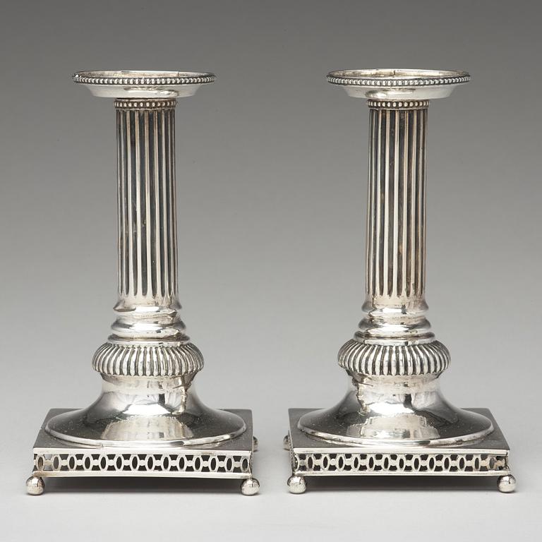 Petter Eneroth, ljusstakar, ett par, silver, Stockholm 1796. Gustavianska.