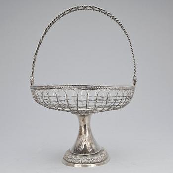 FRUKTKORG, silver, otydliga Svenska stämplar, 1800-tal. Vikt ca 536 g.