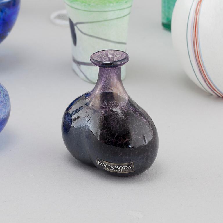MINIATYRER, 20 st, glas, Bertil Vallien och Ulrica Hydman Vallien, Kosta Boda, signerade och numrerade, sent 1900-tal.