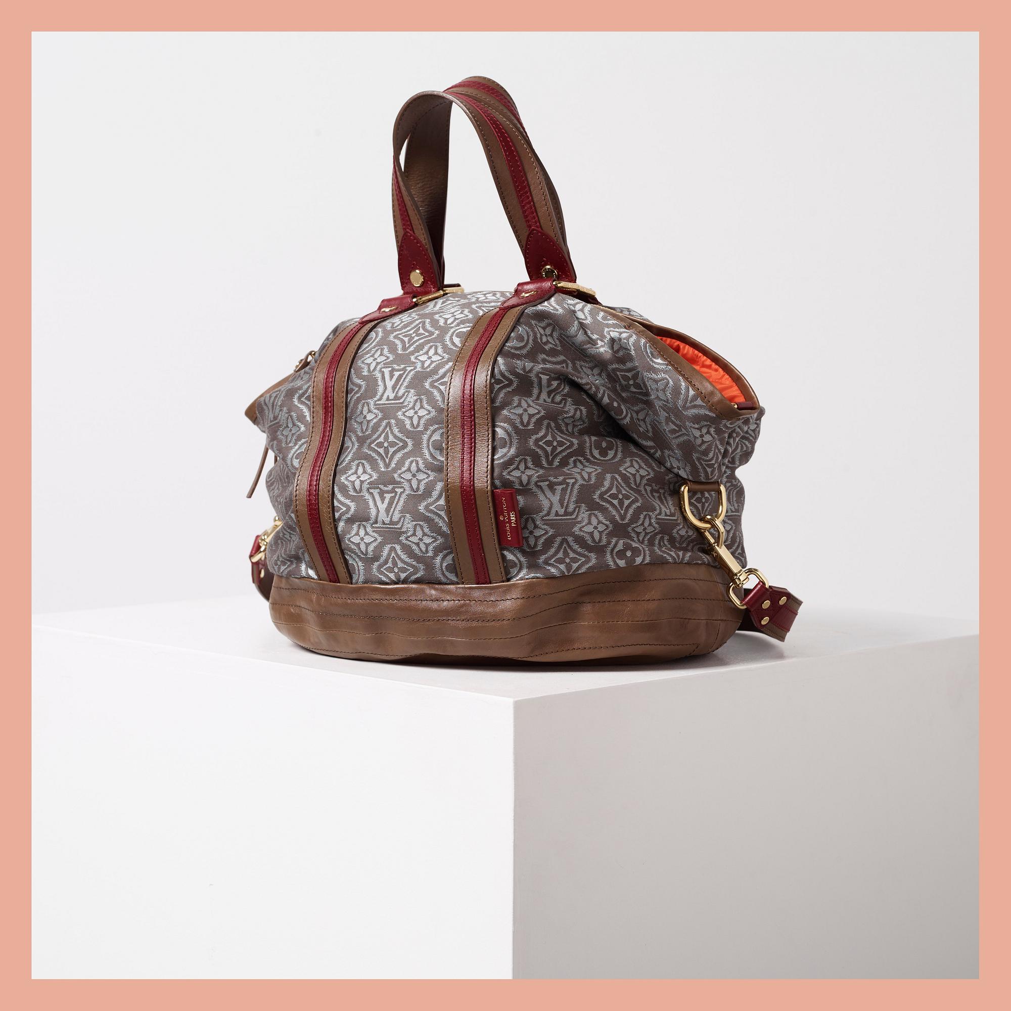 VÄSKA, Louis Vuitton, "Aviator", limited edition 2010.
