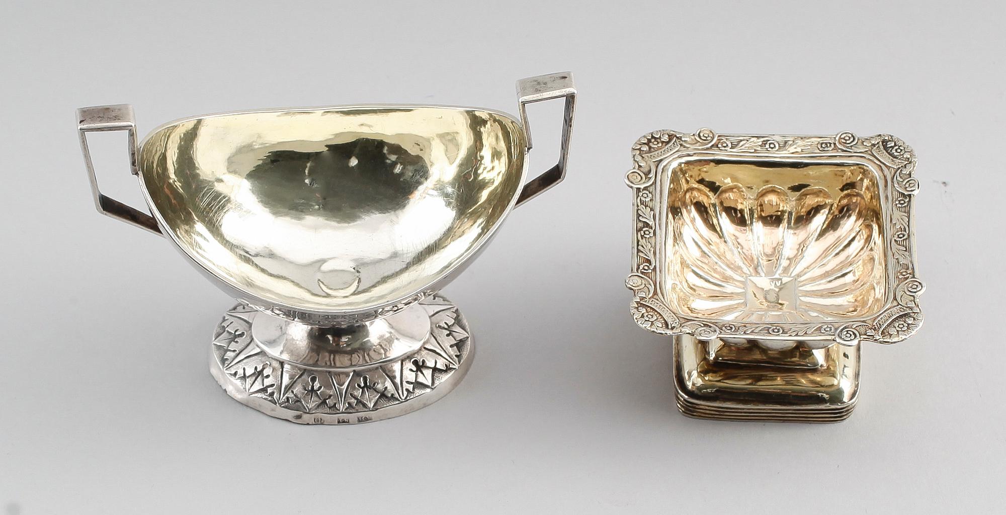 SALTKAR, 2 st, silver, Ryssland, en daterad 1824. Vikt ca 134 gram.