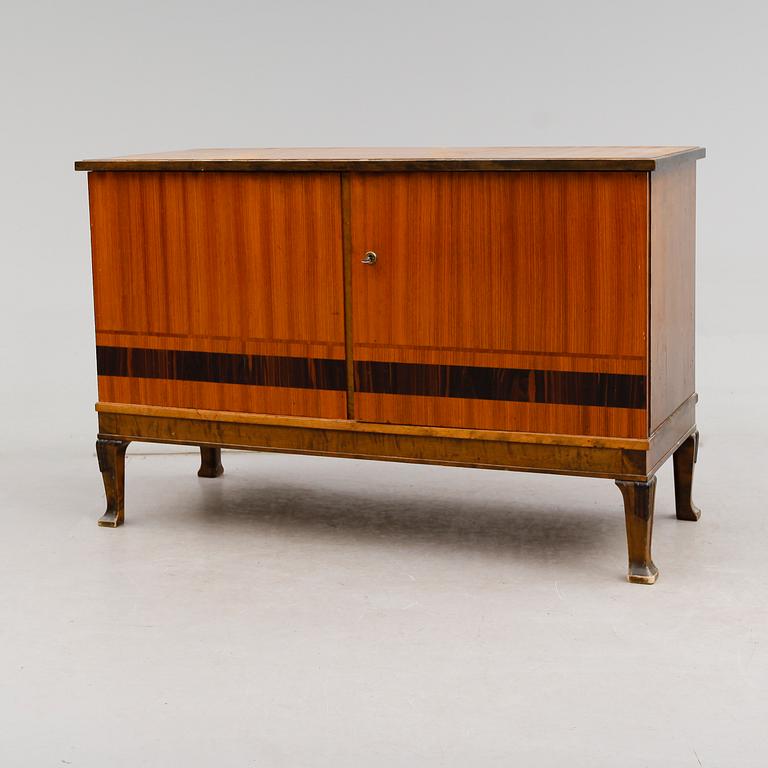 SIDEBOARD, Erik Chambert, Chamberts Möbelfabrik, 1900-talets första hälft.