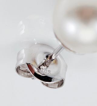 ÖRHÄNGEN, 1 par, vittonade odlade sötvattenspärlor.