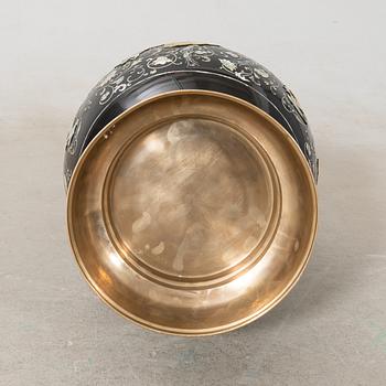 Floor vase East Asia 20th century.