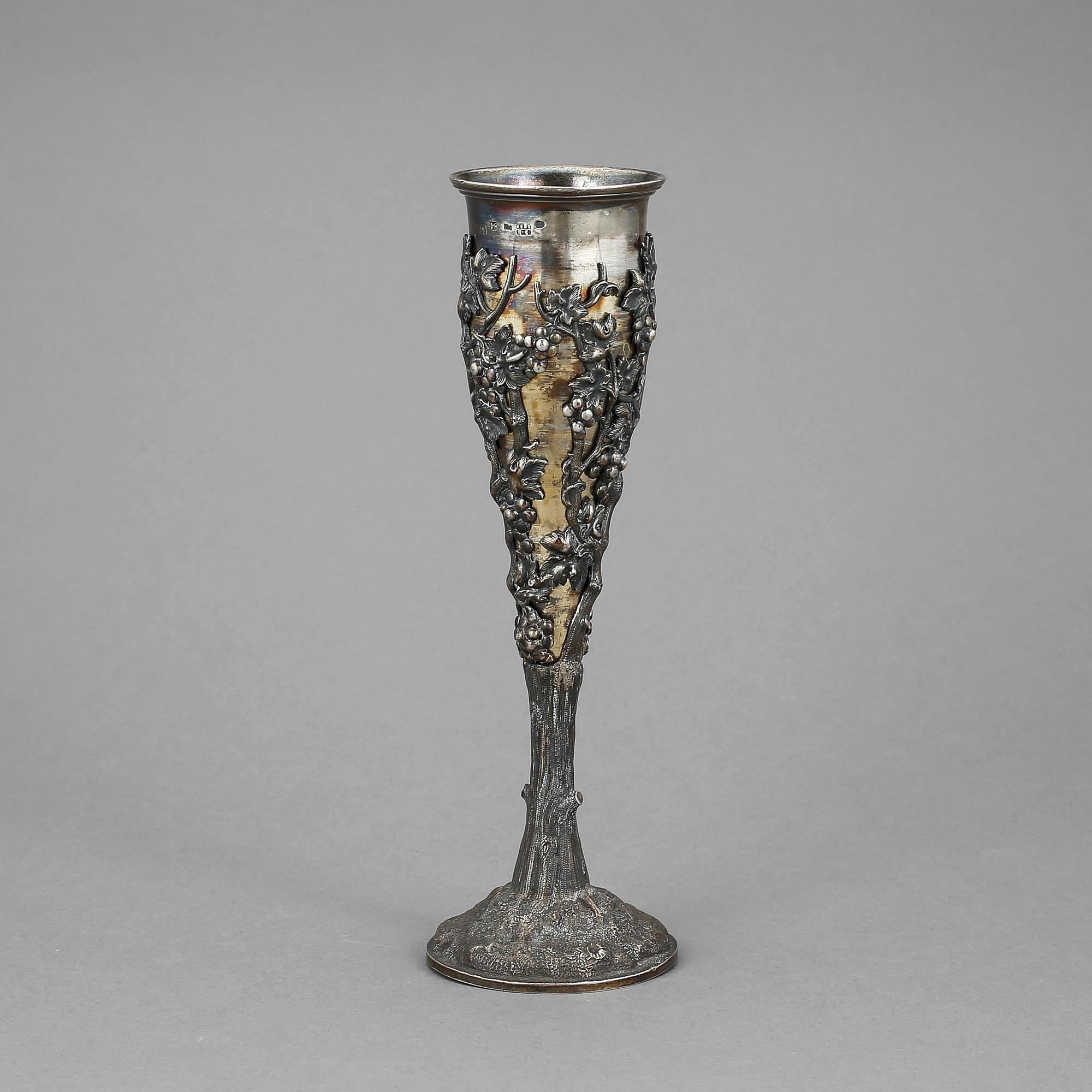 CHAMPAGNEFLÖJT, silver, Moskva, Ryssland, med otydlig mästarstämpel, 1889. Vikt ca 253 gram.