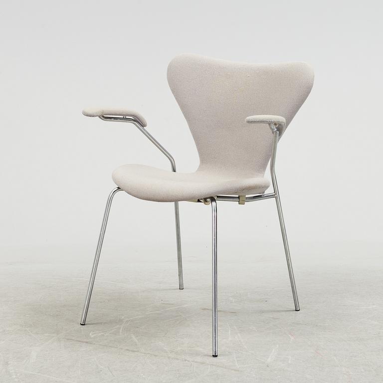 ARNE JACOBSEN ARMCHAIR "SJUAN" FOR FRITZ HANSEN. DENMARK, 1984.