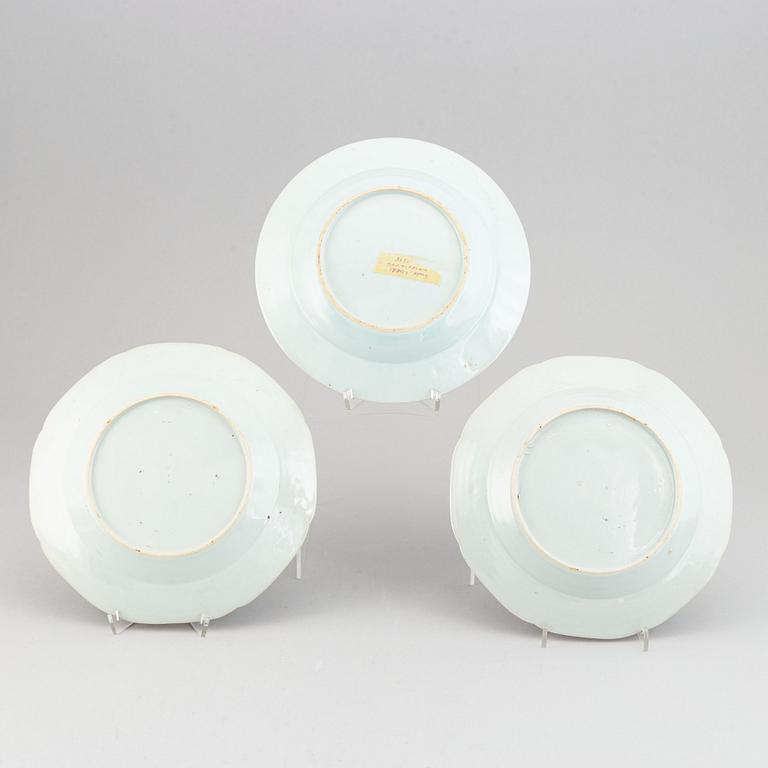 A group of five export porcelain dishes, Qing dynasty, 18-19th century.