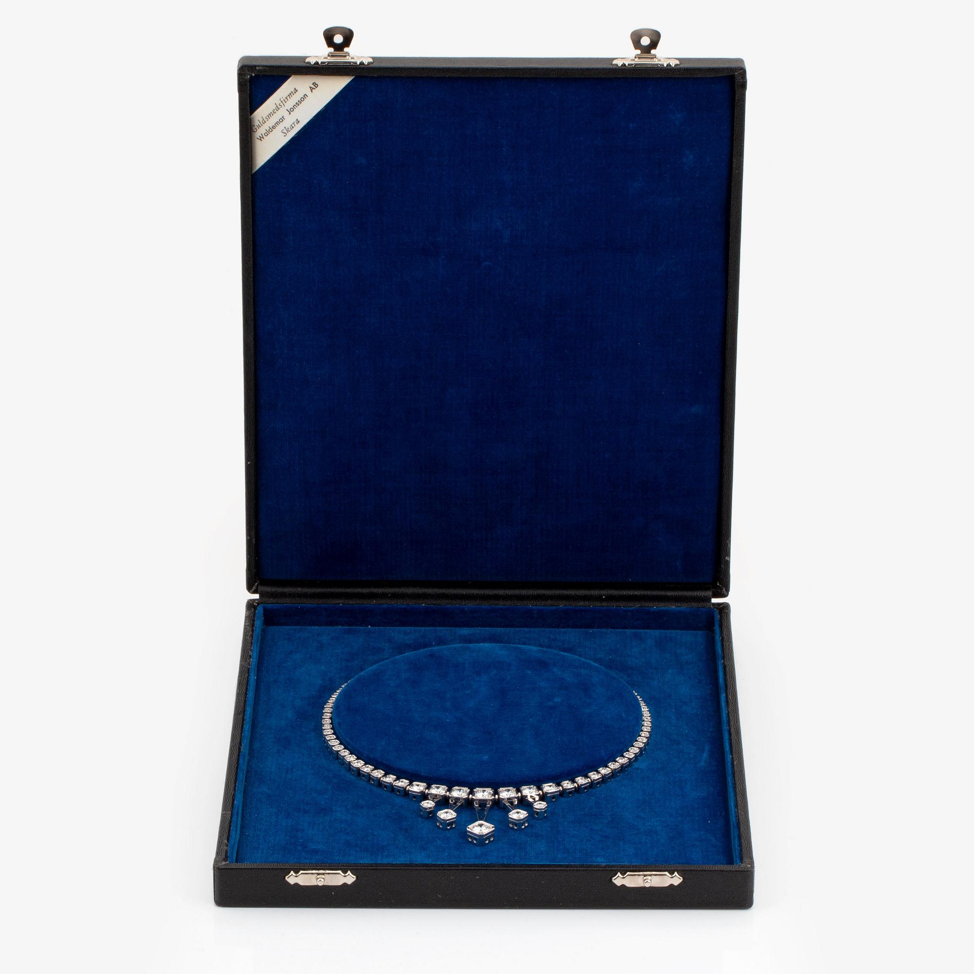 Collier Evert Lindberg 18K vitguld med runda briljantslipade diamanter 10.42 ct enligt gravyr.