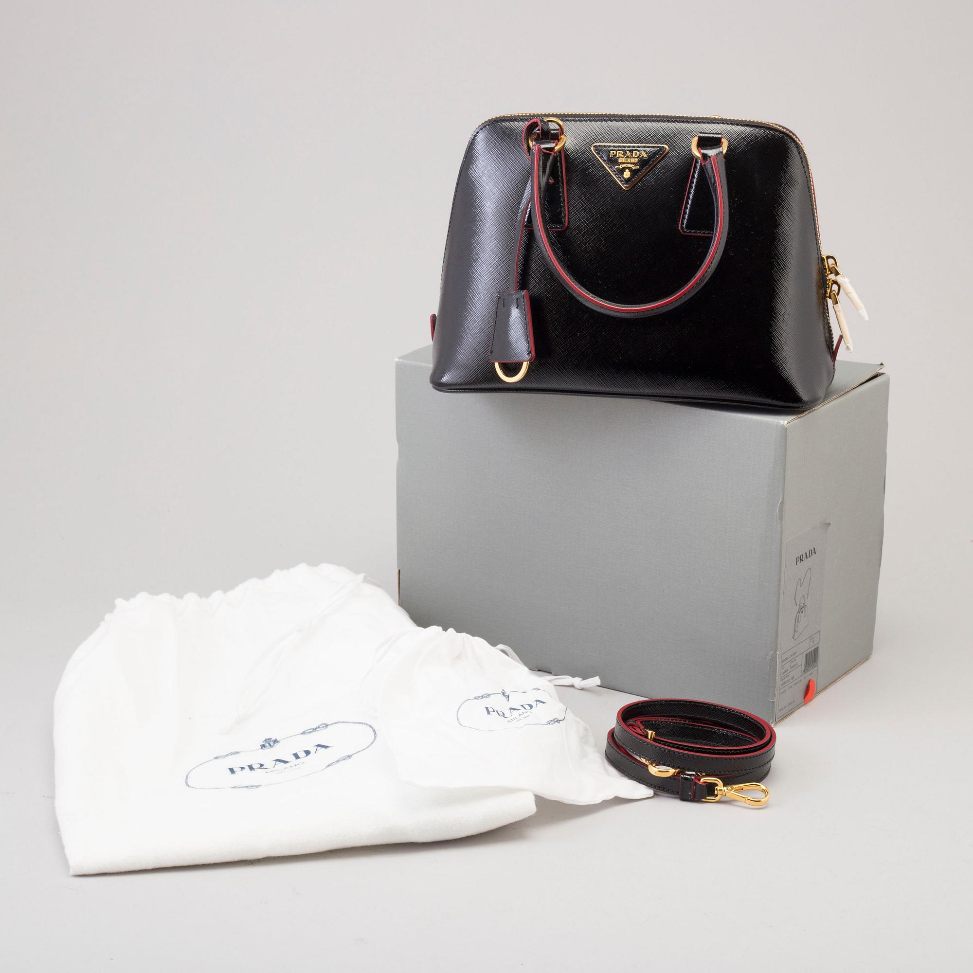 A hadbag by Prada "Borsa a Mano".