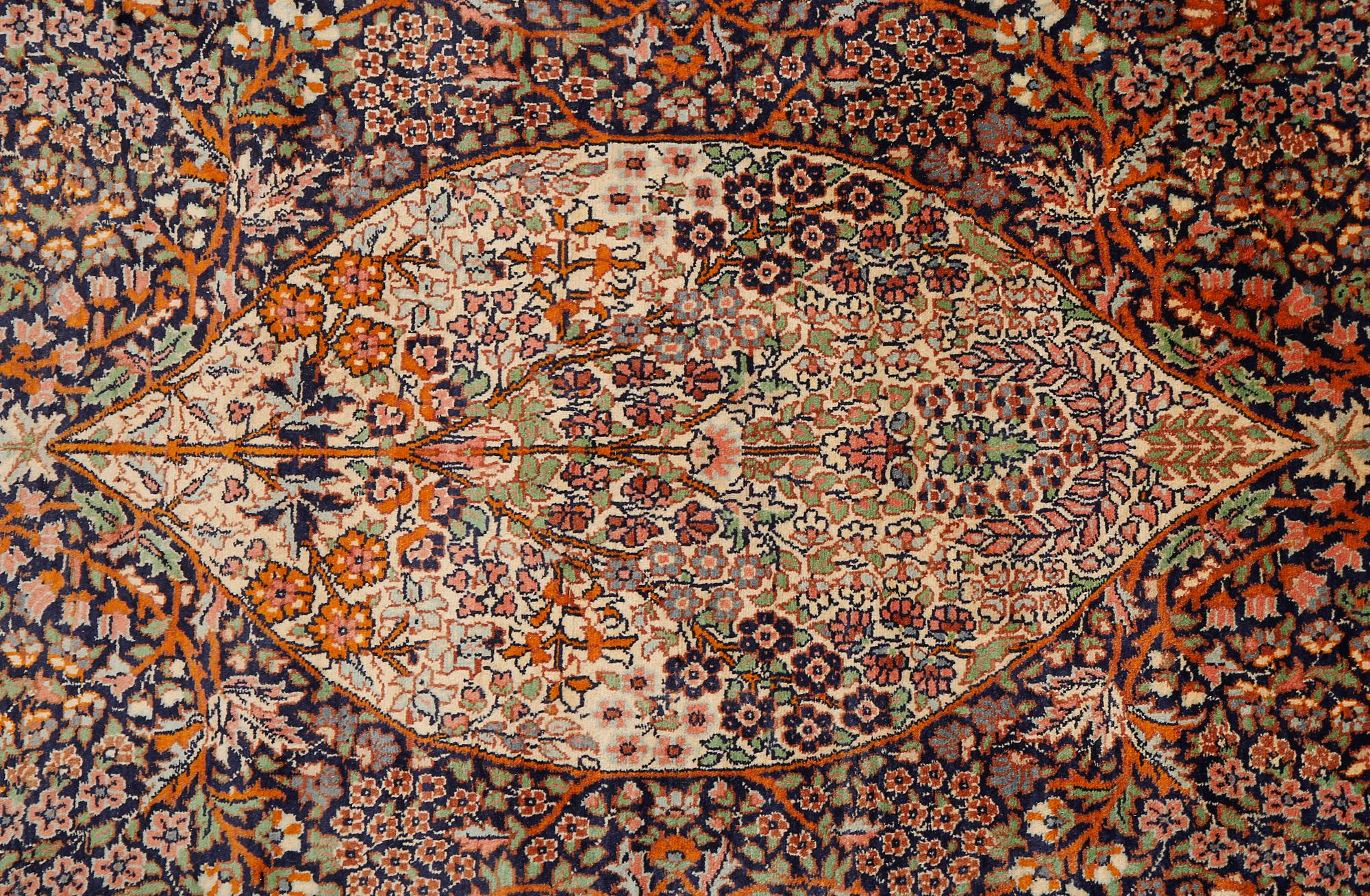 MATTA, troligen Ghom, 1900-talets andra hälft, 226 x 138 cm.