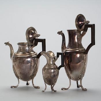 KAFFEKANNA, TEKANNA samt GRÄDDKANNA, empirestil, 1900-tal, nysilver.
