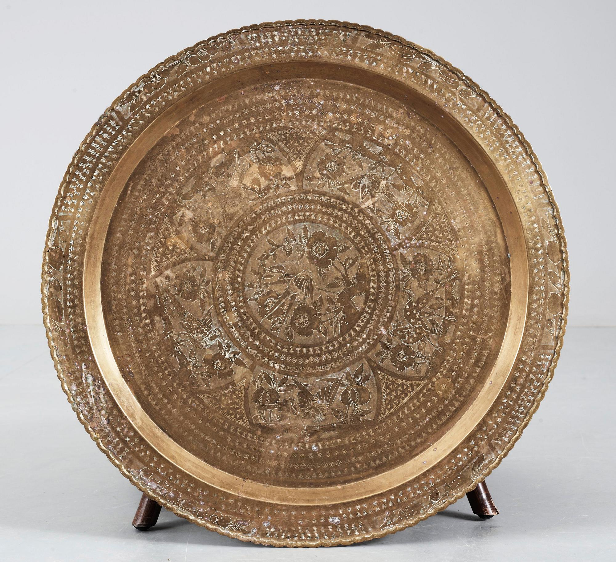 BRICKBORD. Orientaliskt. 1900-talets andra hälft.