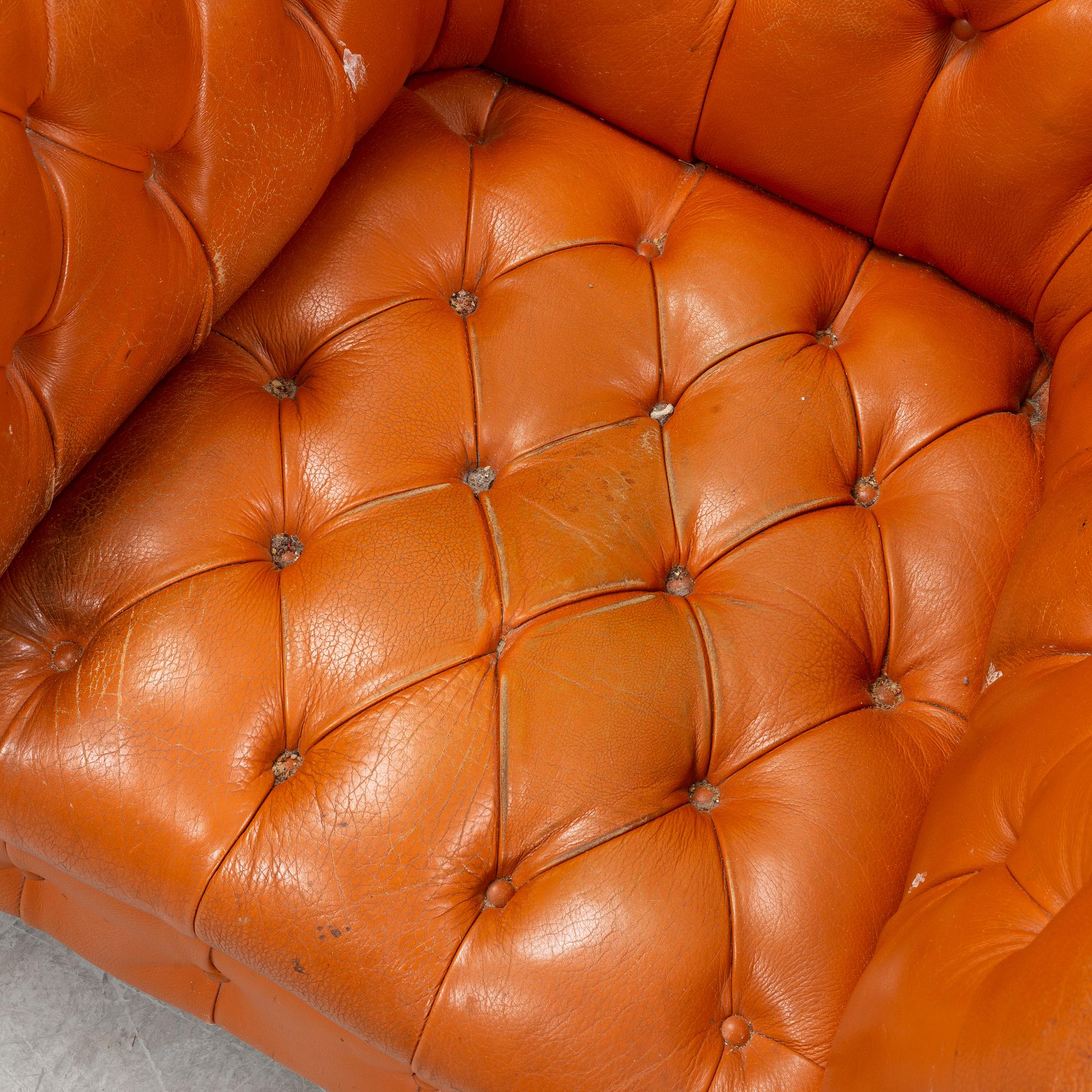 Fåtöljer, ett par, sk Chesterfield, sent 1900-tal.
