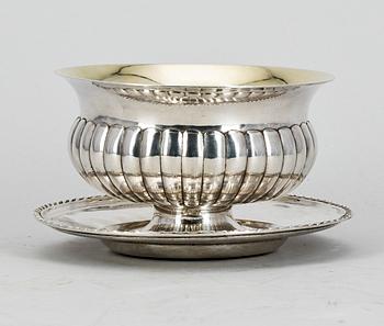 SÅSSKÅL på FOT, silver, Carl Fredrik Ohlsson Stockholm 1836. Vikt 594 g.