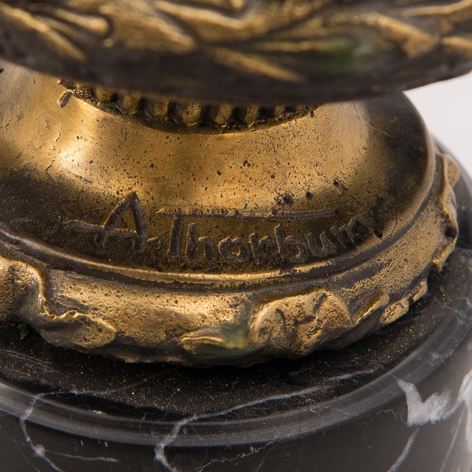 SKULPTUR, patinerad brons, marmorpiedestal.