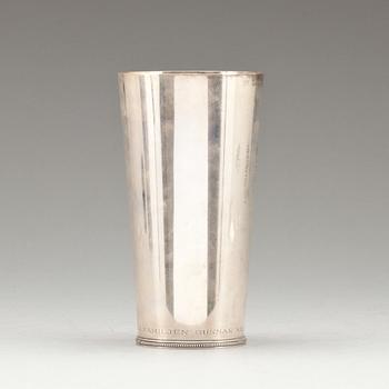VAS, sterlingsilver, Wiwen Nilsson, Lund, 1957. Vikt ca 500 g.