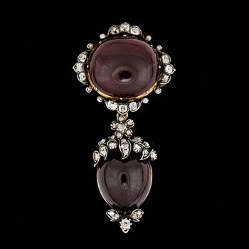 A garnet and diamond brooch, ca 1900.