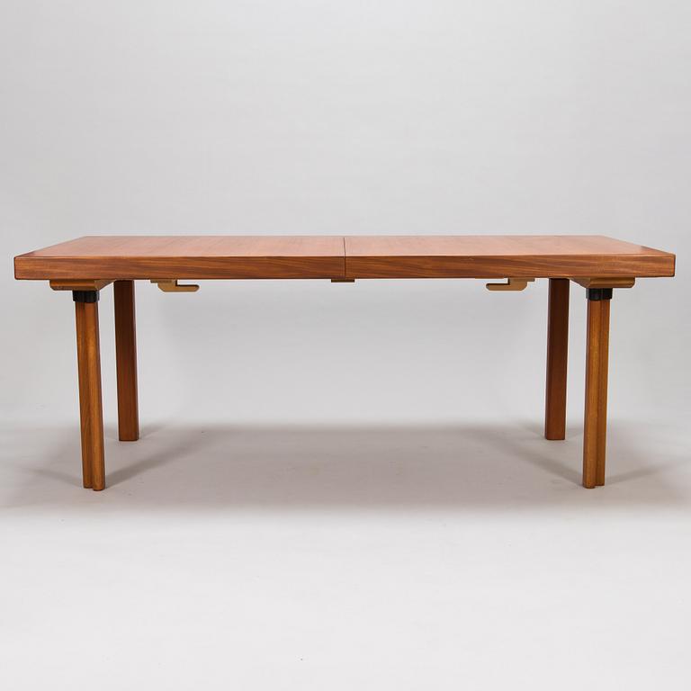 Alvar Aalto, a mid 20th century 'H94' dinig table for Artek.
