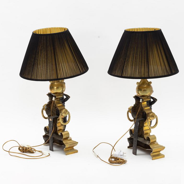 A pair of brass table lamps from around the year 1900.